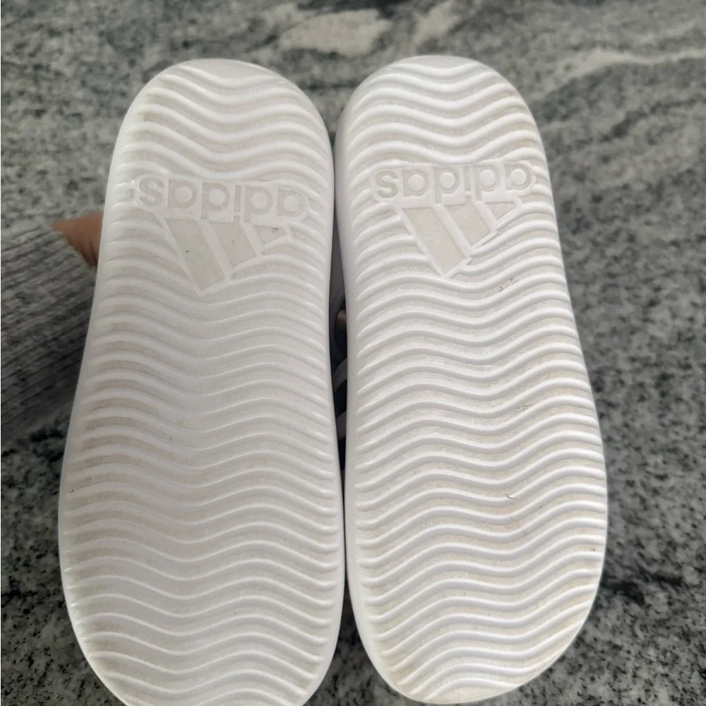 Adidas Kids White and Black Sandals 1Y - Picture 4 of 6